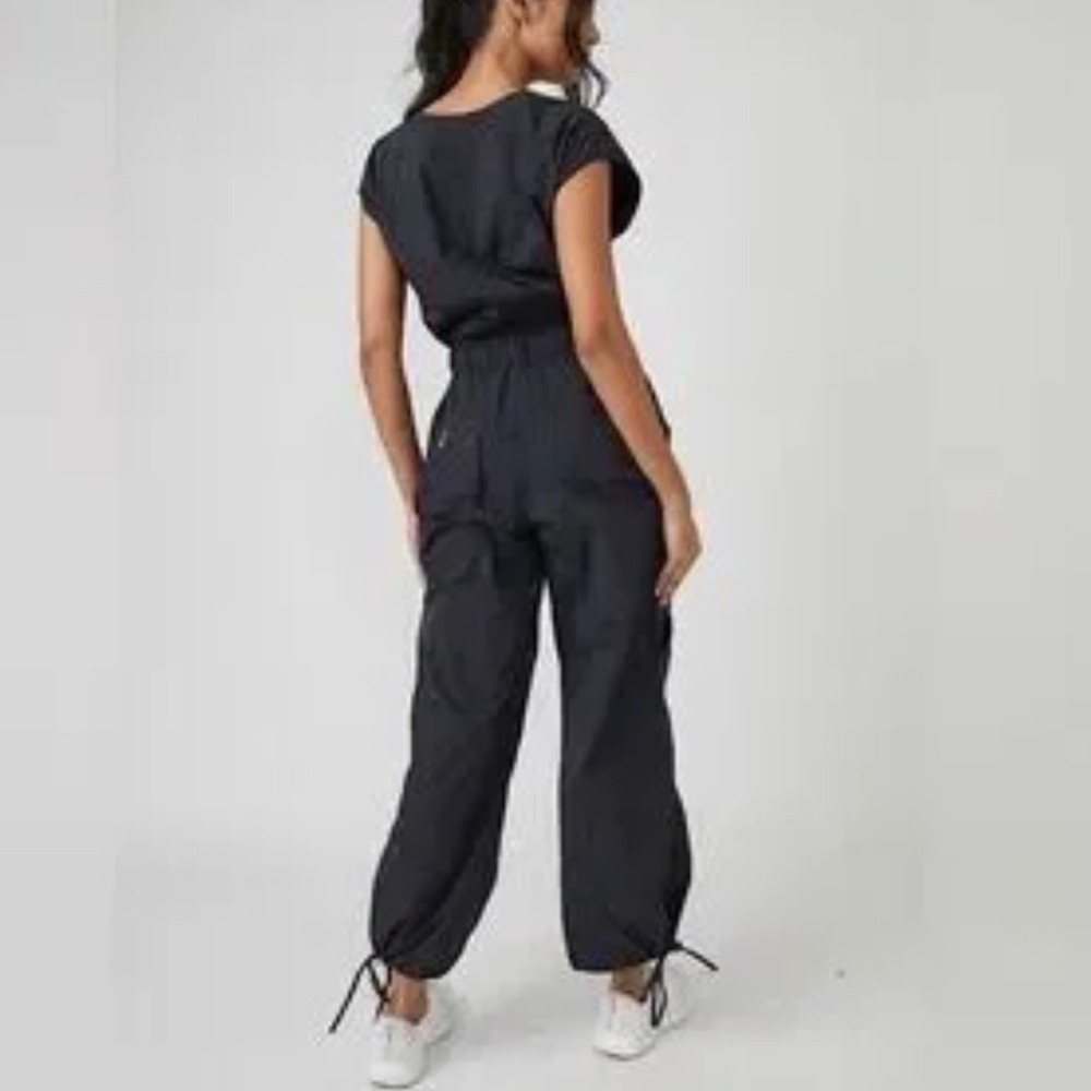 Free People FP Movement Fly By‎ Night Jumpsuit Sz S Wide Leg Black Pocket NEW - Picture 2 of 14